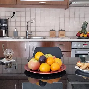 https://marias-cozy-apartment-in-heraklion-crete.rethymnohotels.net